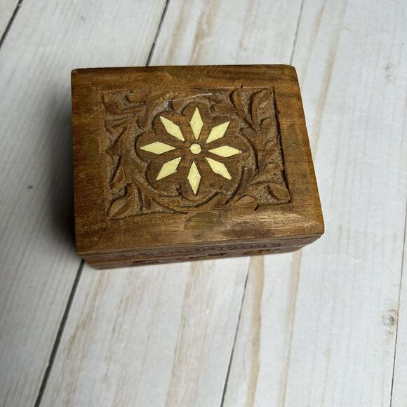 Vintage Wooden Carved Hinged Trinket Jewelry Ring Box 3 X 1.75 in - Picture 1 of 9
